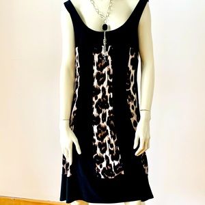 Beautiful & slimming sleeveless leopard and black dress!